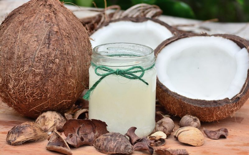 Kokosový olej jako multifunkční pomocník. S čím vším nám dokáže pomoct?