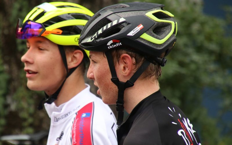 Jezdíte na kole? Poradíme, jak si vybrat cyklistickou helmu