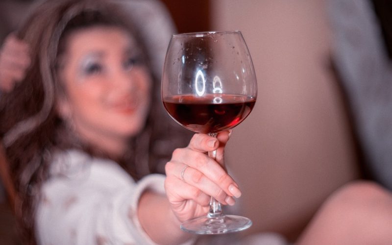 Co může způsobit závislost na alkoholu?