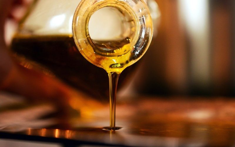 Proč používat olivový olej i při péči o vlasy?