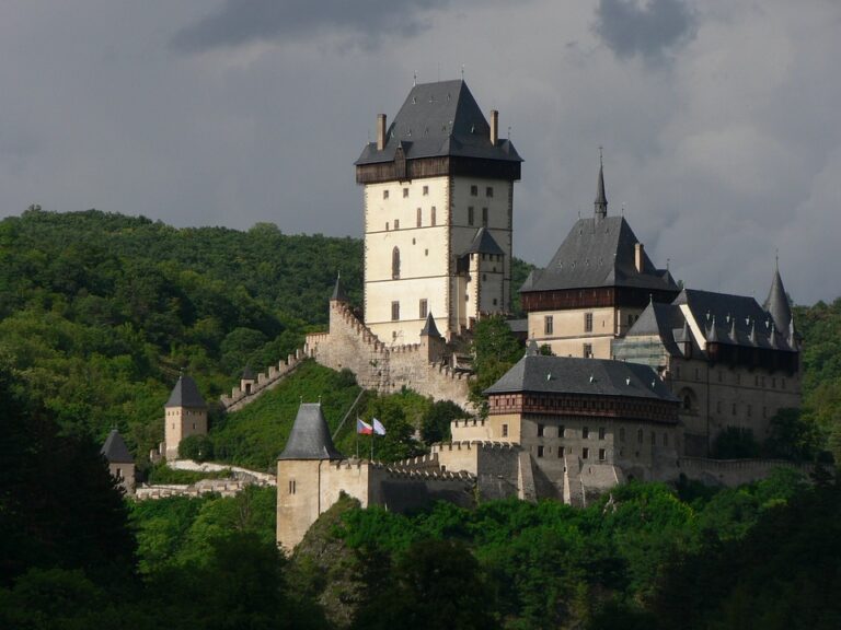 Karlštejn vlakem z Prahy