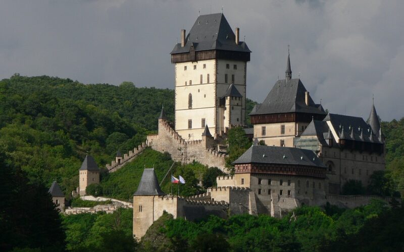 Výlet vlakem v okolí Prahy. Vzhůru na Karlštejn!